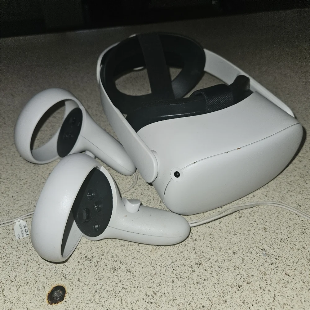 MetaQuest 2 VR Headset